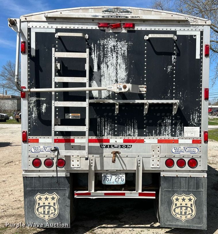 image for item LI9582 2003 Wilson DWH-500B  grain trailer