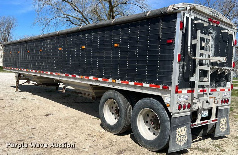 image for item LI9582 2003 Wilson DWH-500B  grain trailer