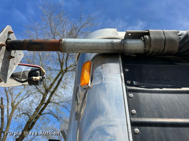 image for item LI9582 2003 Wilson DWH-500B  grain trailer