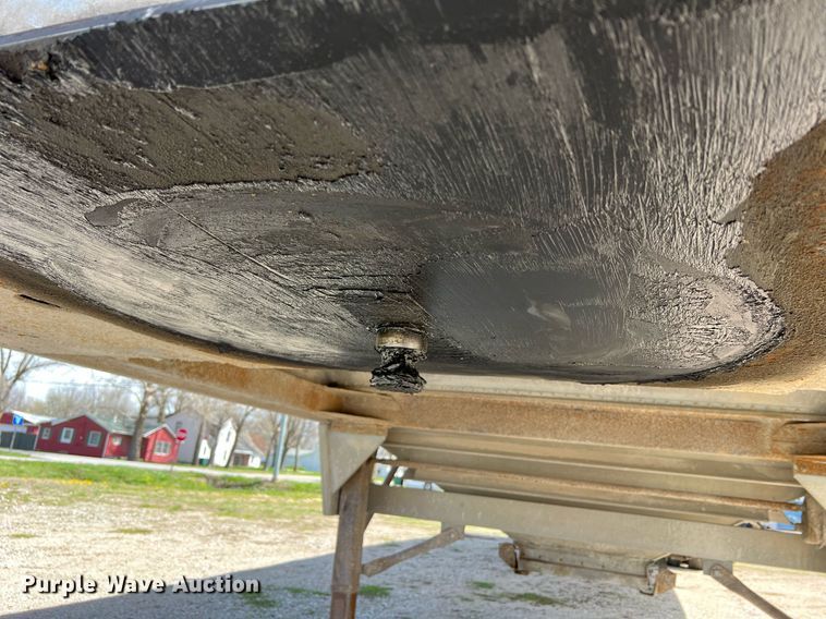 image for item LI9582 2003 Wilson DWH-500B  grain trailer