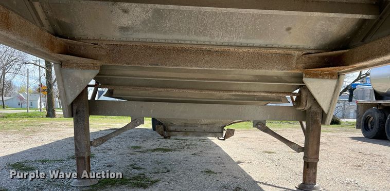 image for item LI9582 2003 Wilson DWH-500B  grain trailer