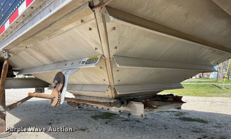 image for item LI9582 2003 Wilson DWH-500B  grain trailer