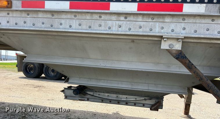 image for item LI9582 2003 Wilson DWH-500B  grain trailer