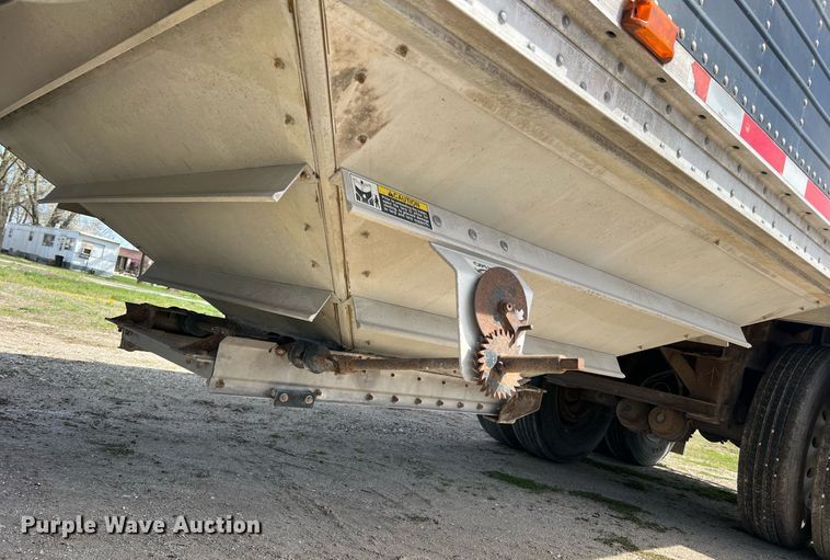 image for item LI9582 2003 Wilson DWH-500B  grain trailer