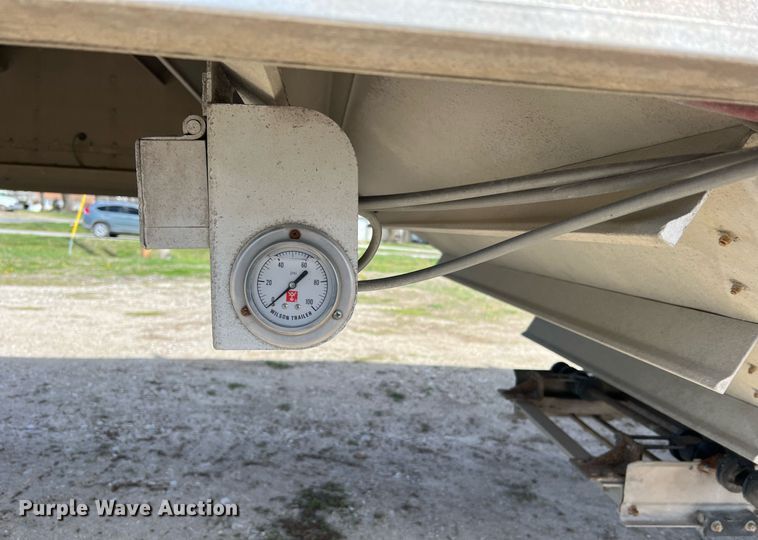 image for item LI9582 2003 Wilson DWH-500B  grain trailer