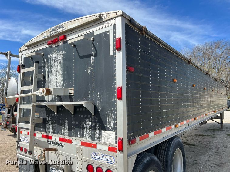 image for item LI9582 2003 Wilson DWH-500B  grain trailer