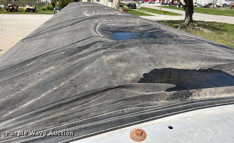 image for item LI9582 2003 Wilson DWH-500B  grain trailer