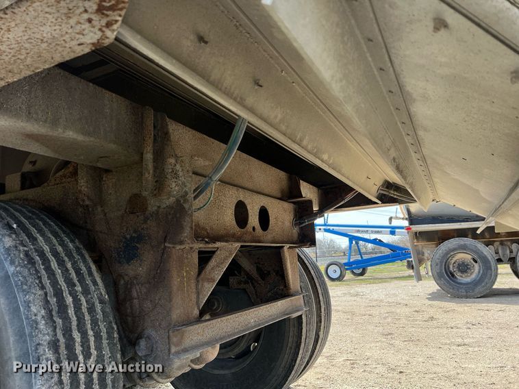 image for item LI9582 2003 Wilson DWH-500B  grain trailer