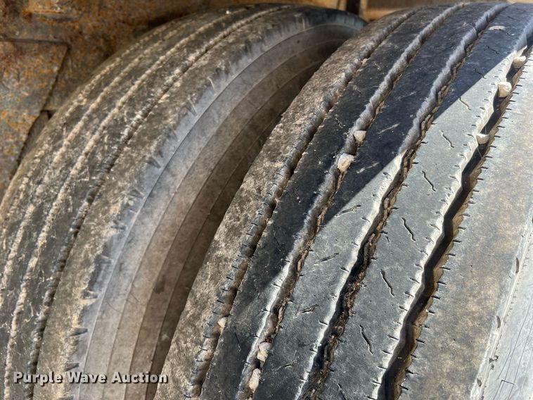 image for item LI9582 2003 Wilson DWH-500B  grain trailer