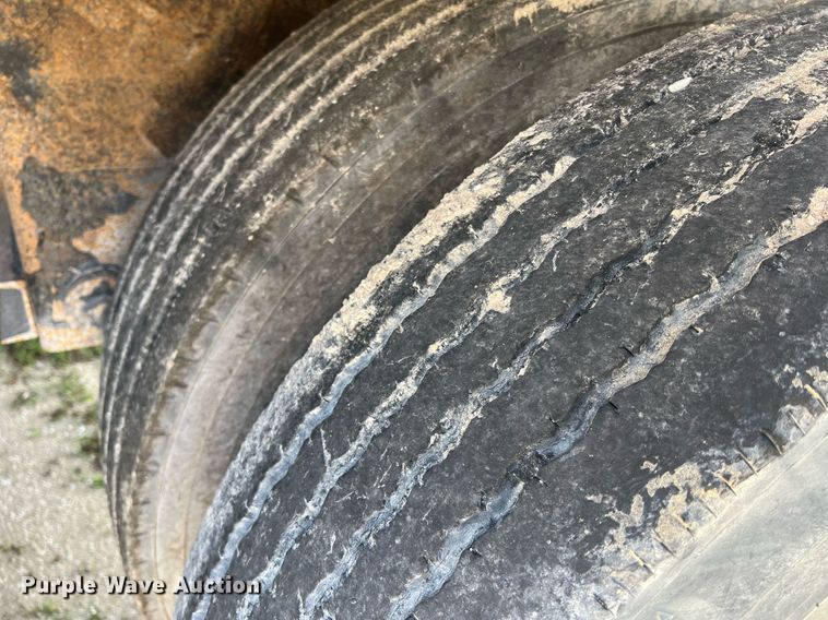 image for item LI9582 2003 Wilson DWH-500B  grain trailer