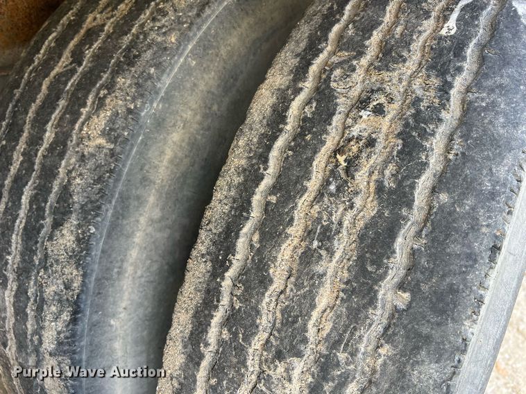 image for item LI9582 2003 Wilson DWH-500B  grain trailer