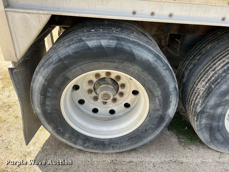 image for item LI9582 2003 Wilson DWH-500B  grain trailer