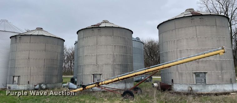 image for item LJ9607 (3) grain bins