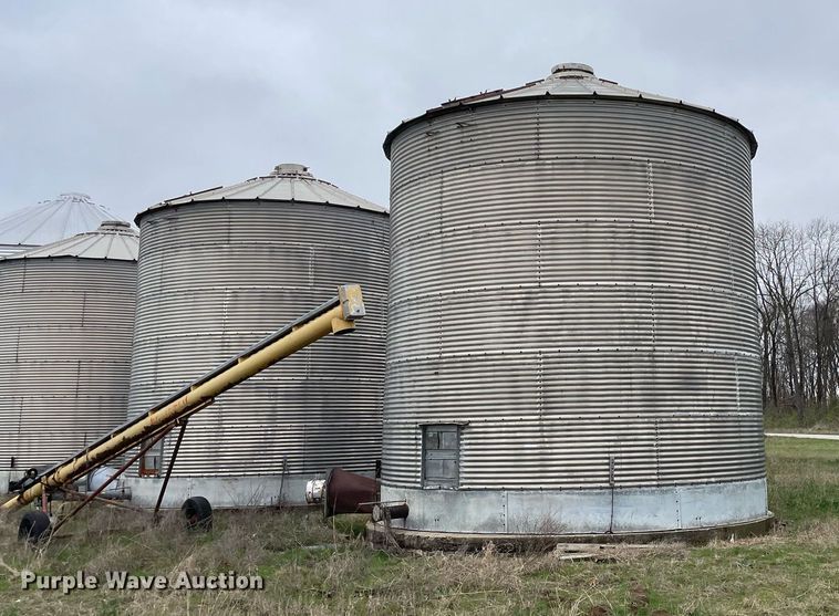 image for item LJ9607 (3) grain bins