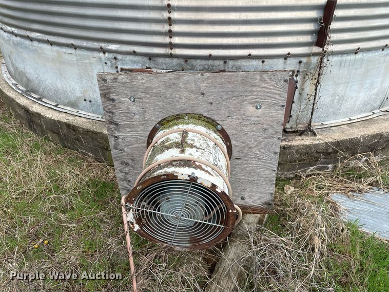 image for item LJ9607 (3) grain bins