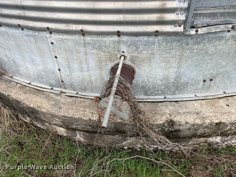 image for item LJ9607 (3) grain bins