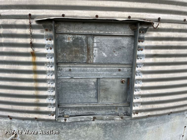 image for item LJ9607 (3) grain bins