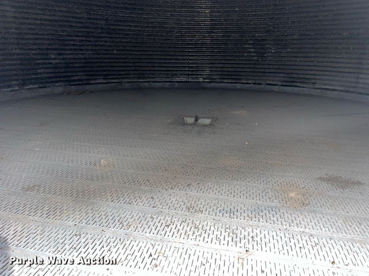 image for item LJ9607 (3) grain bins