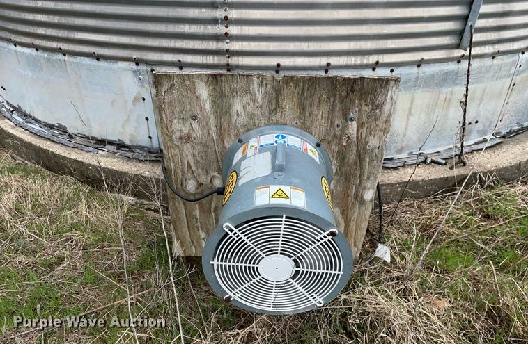 image for item LJ9607 (3) grain bins