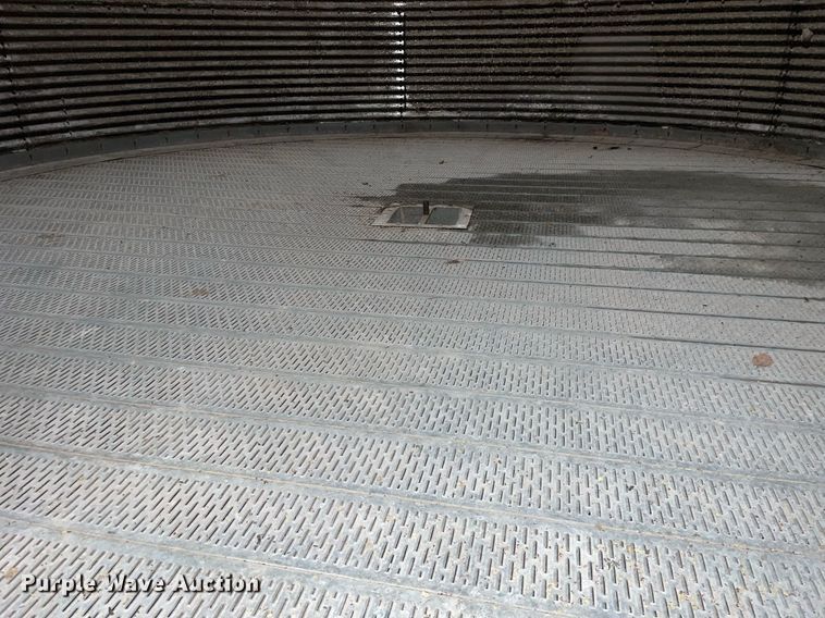 image for item LJ9607 (3) grain bins