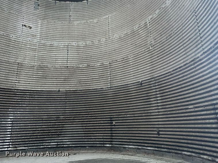 image for item LJ9607 (3) grain bins