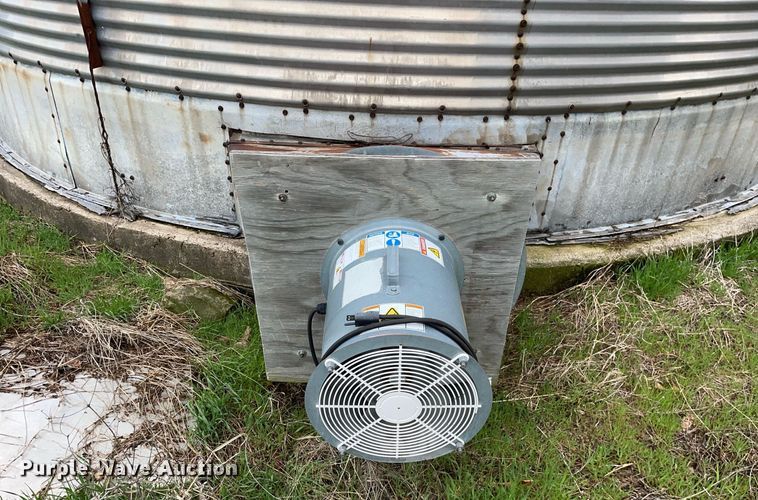 image for item LJ9607 (3) grain bins