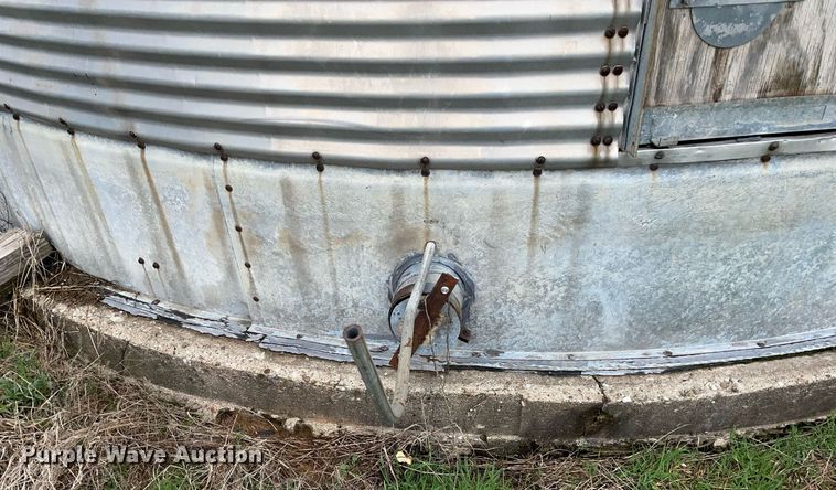 image for item LJ9607 (3) grain bins