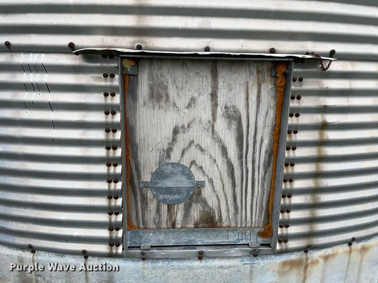 image for item LJ9607 (3) grain bins