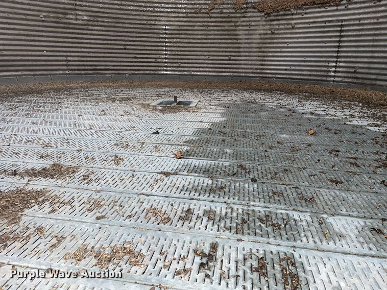 image for item LJ9607 (3) grain bins