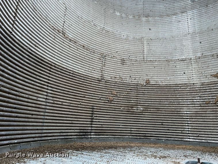 image for item LJ9607 (3) grain bins