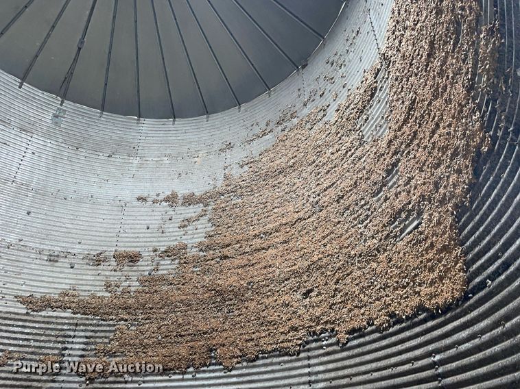 image for item LJ9607 (3) grain bins