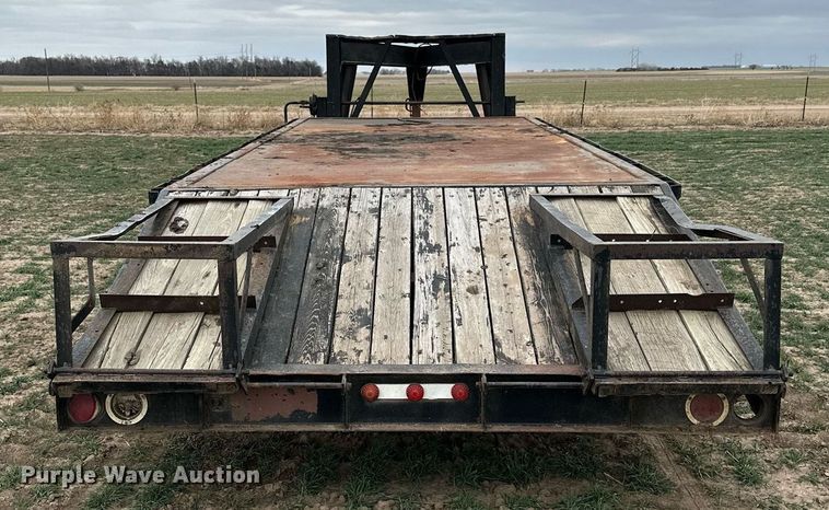 image for item LN9332 1988 J&L  equipment trailer