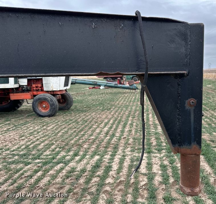 image for item LN9332 1988 J&L  equipment trailer