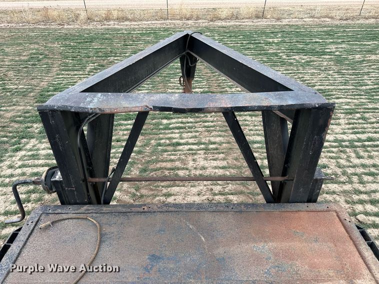 image for item LN9332 1988 J&L  equipment trailer