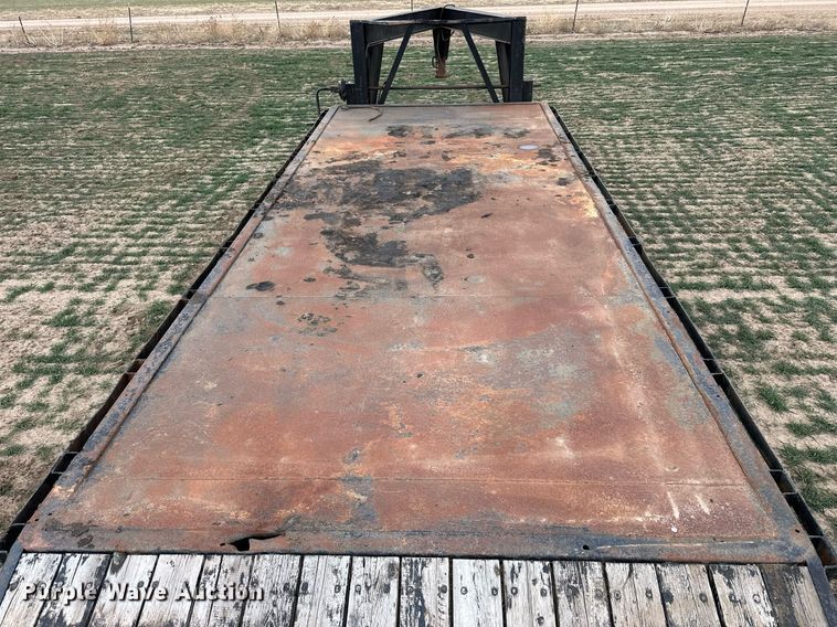 image for item LN9332 1988 J&L  equipment trailer