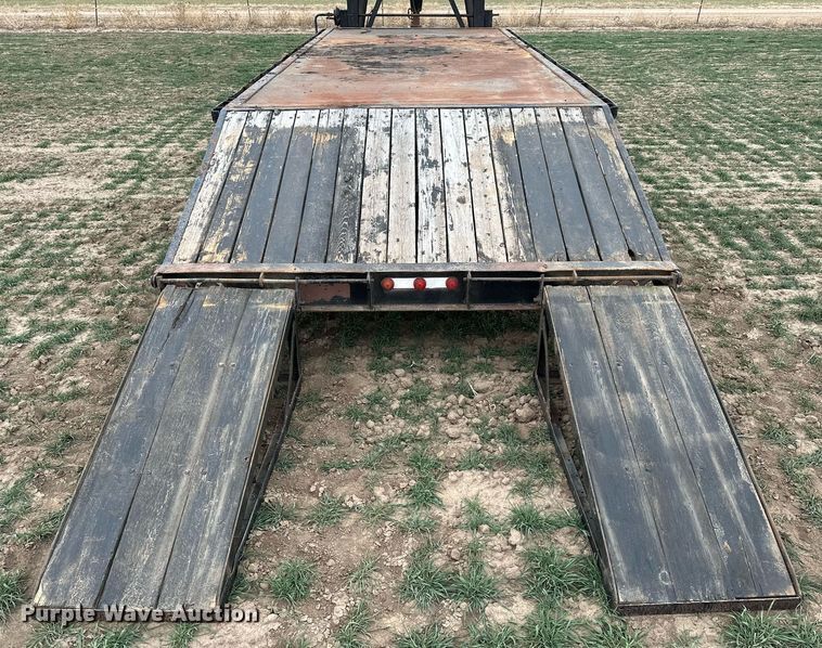 image for item LN9332 1988 J&L  equipment trailer