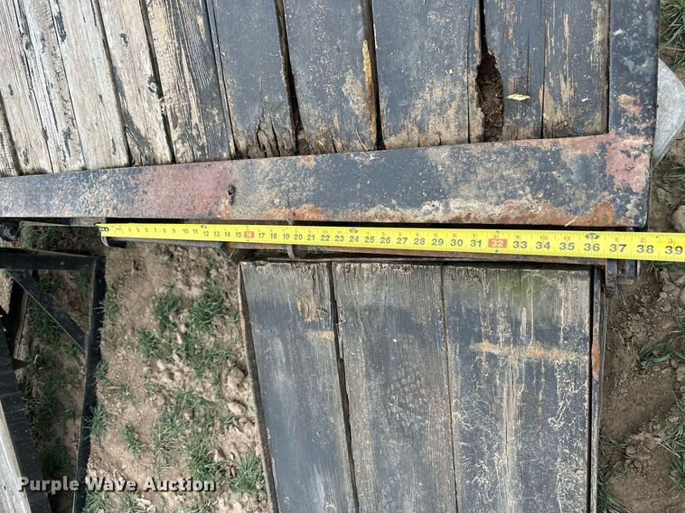 image for item LN9332 1988 J&L  equipment trailer