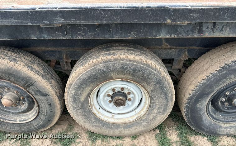 image for item LN9332 1988 J&L  equipment trailer