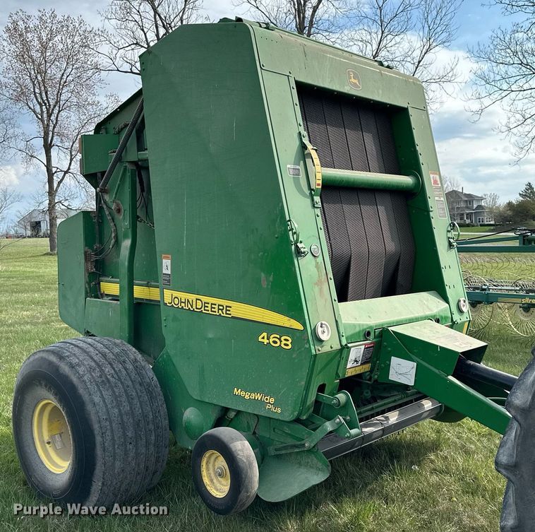 image for item LN9407 2008 John Deere 468  round baler