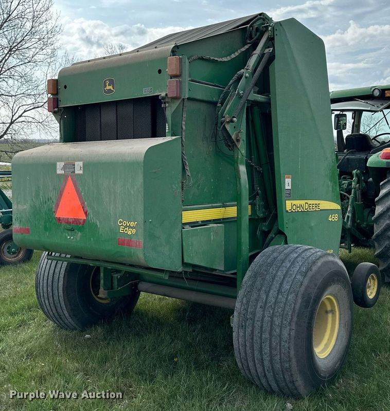 image for item LN9407 2008 John Deere 468  round baler