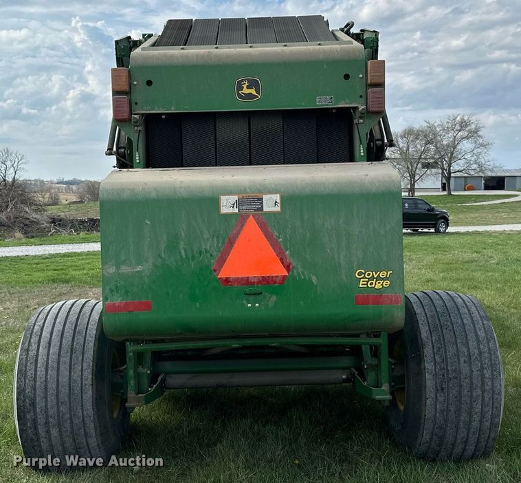 image for item LN9407 2008 John Deere 468  round baler