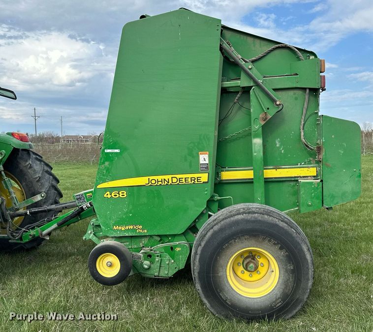 image for item LN9407 2008 John Deere 468  round baler