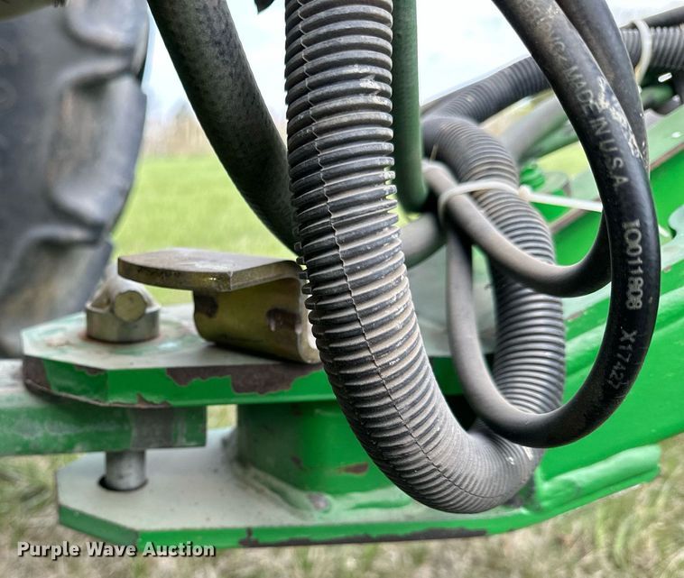 image for item LN9407 2008 John Deere 468  round baler