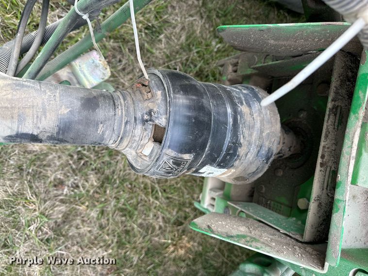 image for item LN9407 2008 John Deere 468  round baler