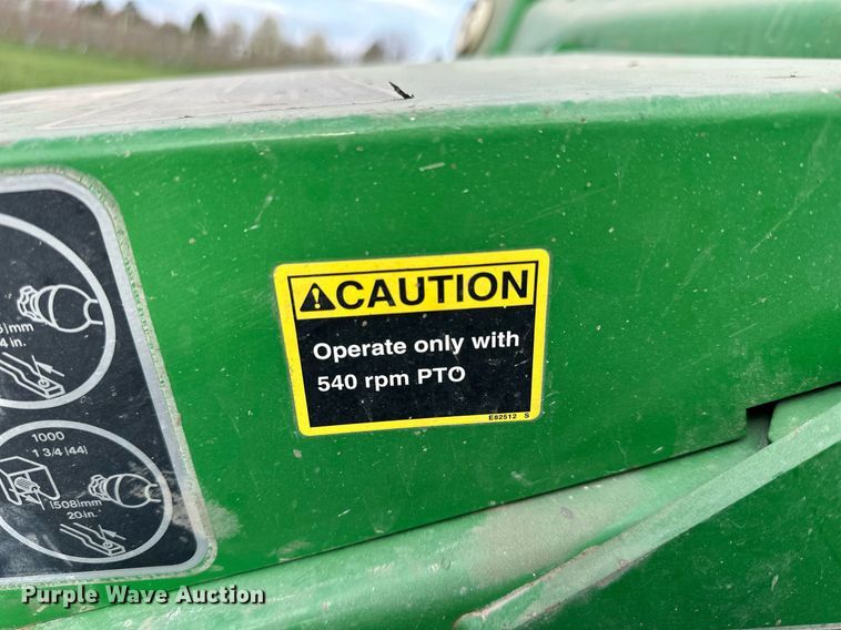 image for item LN9407 2008 John Deere 468  round baler