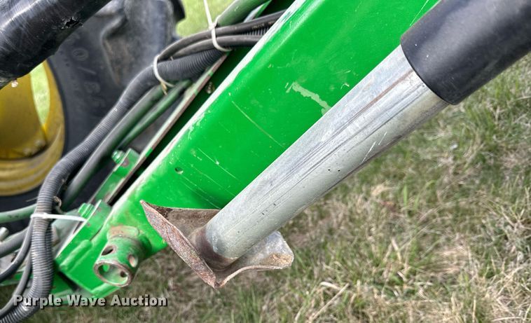 image for item LN9407 2008 John Deere 468  round baler