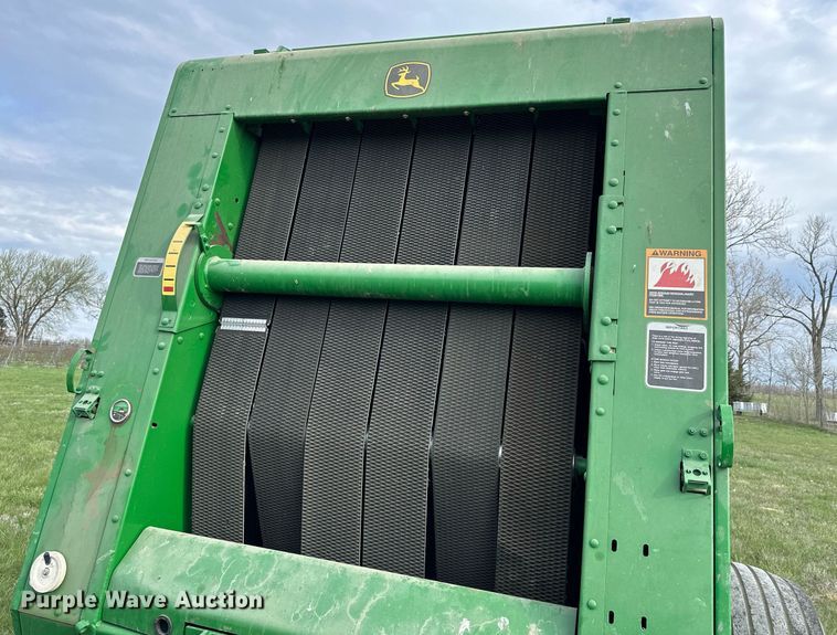 image for item LN9407 2008 John Deere 468  round baler