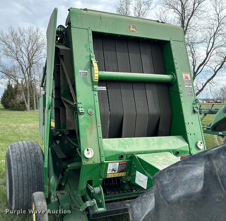image for item LN9407 2008 John Deere 468  round baler