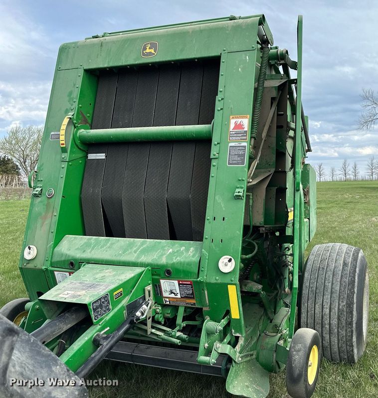 image for item LN9407 2008 John Deere 468  round baler