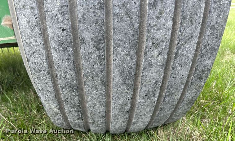 image for item LN9407 2008 John Deere 468  round baler